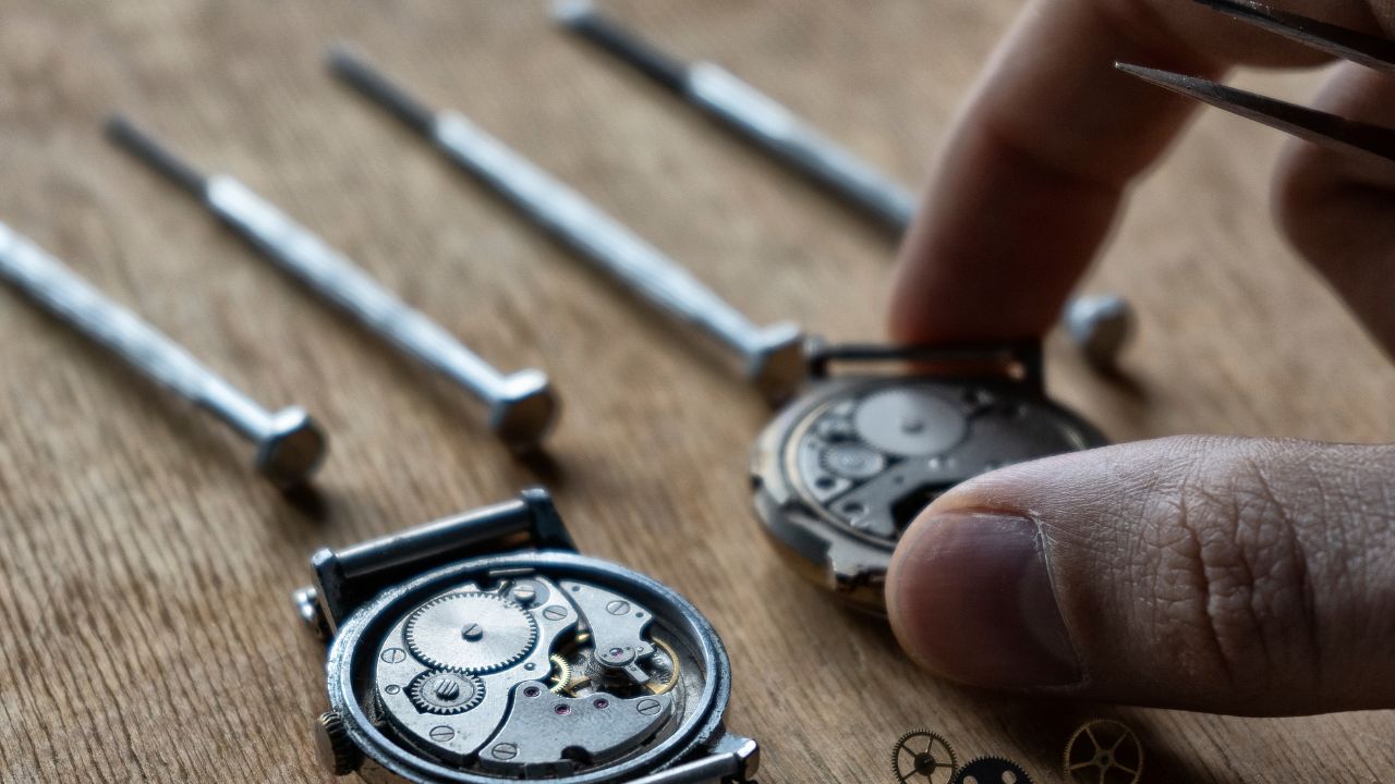 Extend the Timepiece Life: SKMEI Watch Care and Maintenance Tips 1 cleaning watches